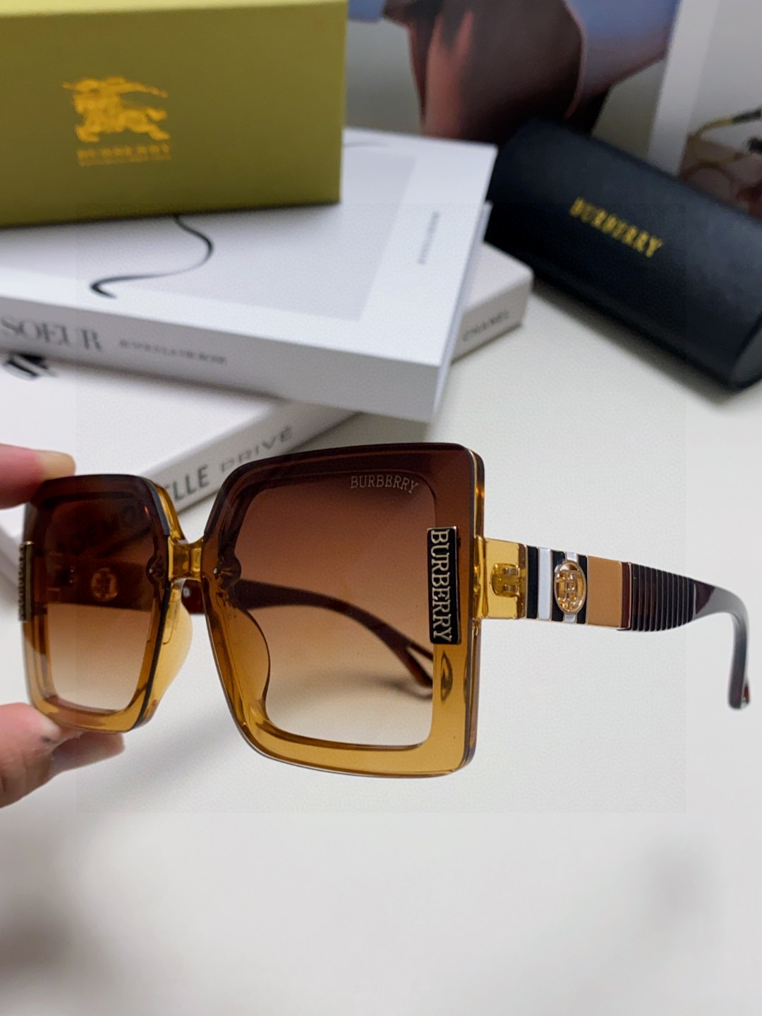  Burberry巴宝莉 2025新款潮墨镜女韩版潮防紫外线眼镜网红开车大脸显瘦高级感ins 时尚范