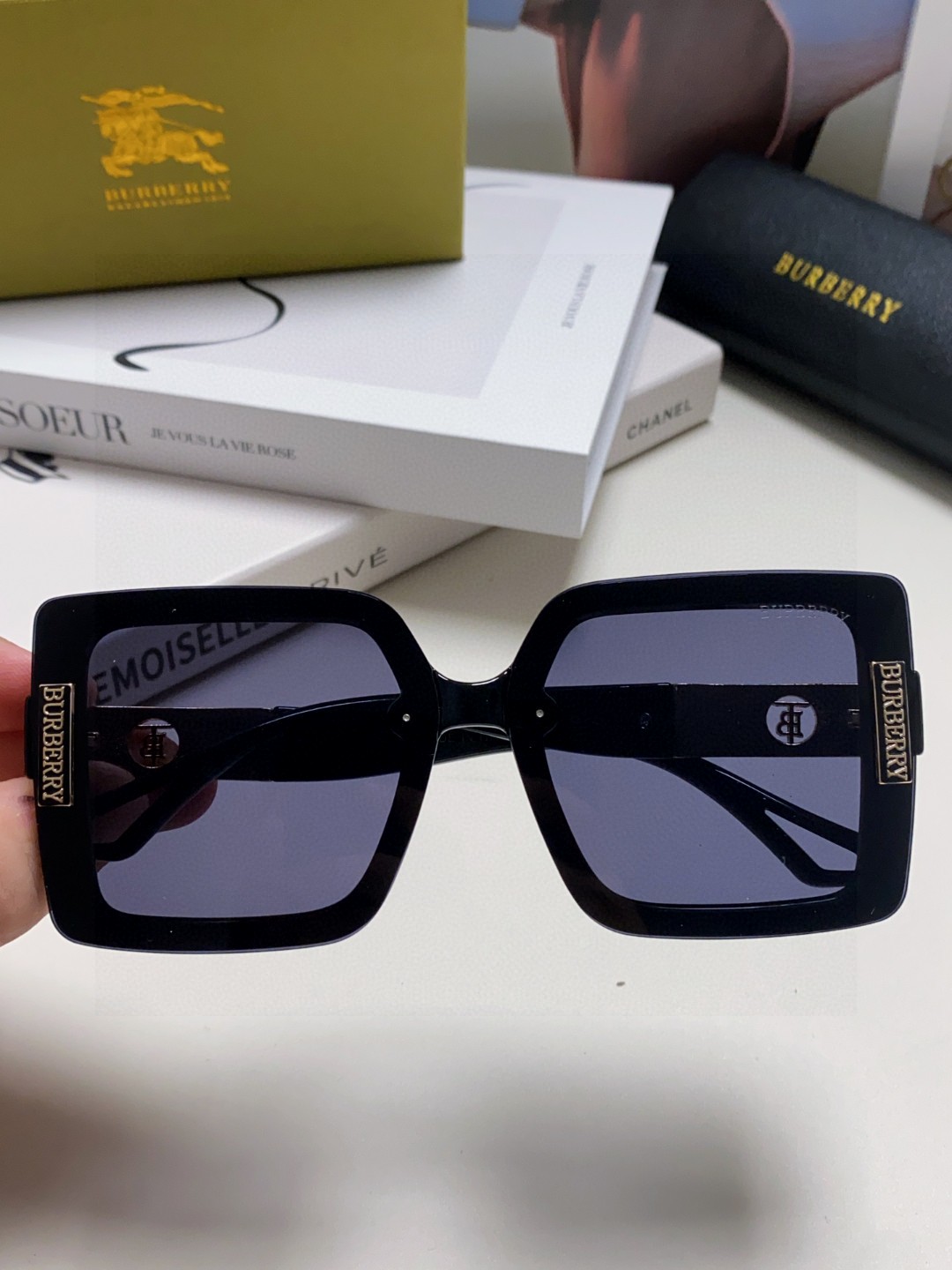  Burberry巴宝莉 2025新款潮墨镜女韩版潮防紫外线眼镜网红开车大脸显瘦高级感ins 时尚范