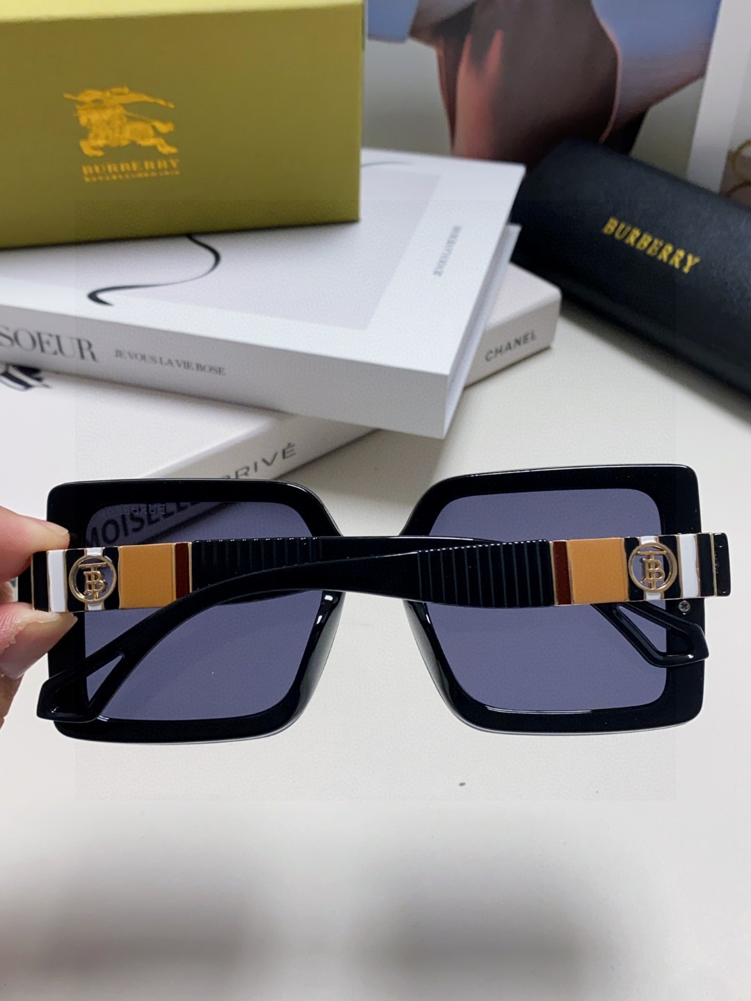  Burberry巴宝莉 2025新款潮墨镜女韩版潮防紫外线眼镜网红开车大脸显瘦高级感ins 时尚范