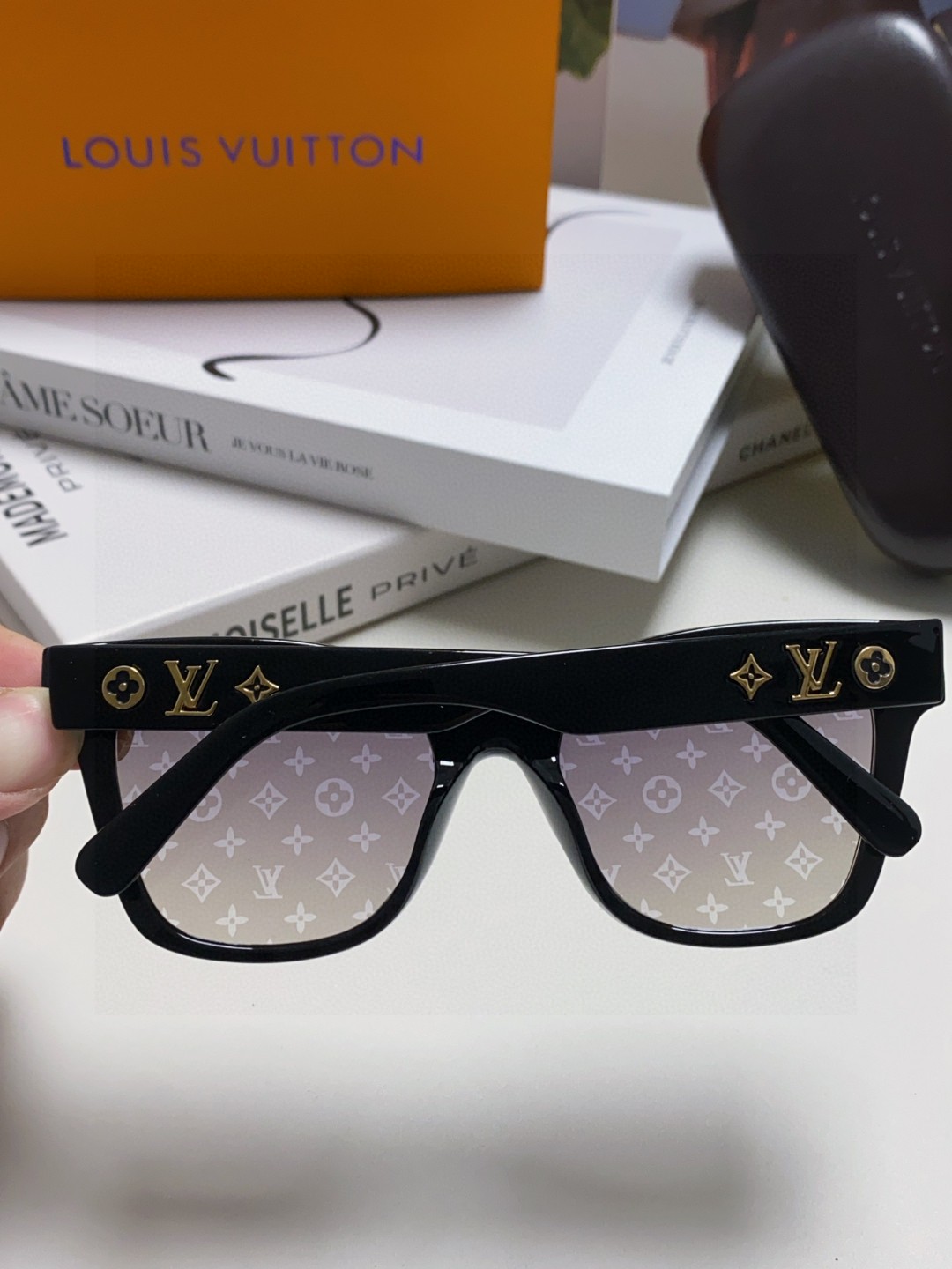  Lv路易威登 2025新款时尚防晒猫眼女款太阳眼镜潮流时尚 高级感流行墨镜女士 
