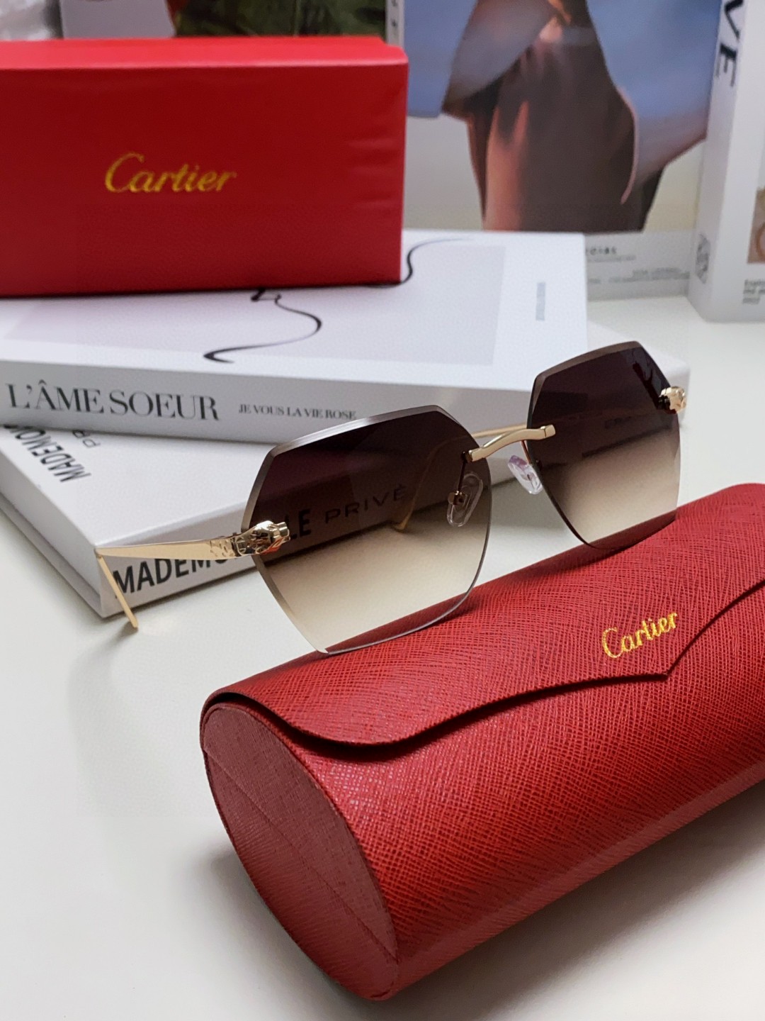  Cartier卡地亚 2025新款无框太阳镜女 经典豹子镜腿🐆 钻石切边高级感渐变色墨镜大框 