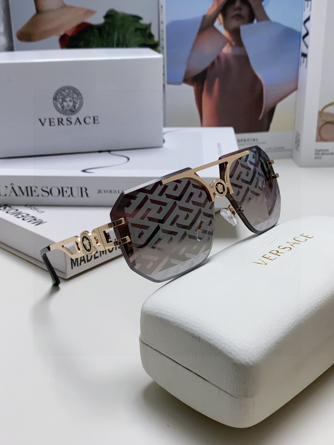  VERSACE范思哲 2025款欧美时尚女方框遮脸连体太阳眼欧洲站护目雕花小红书风墨镜 