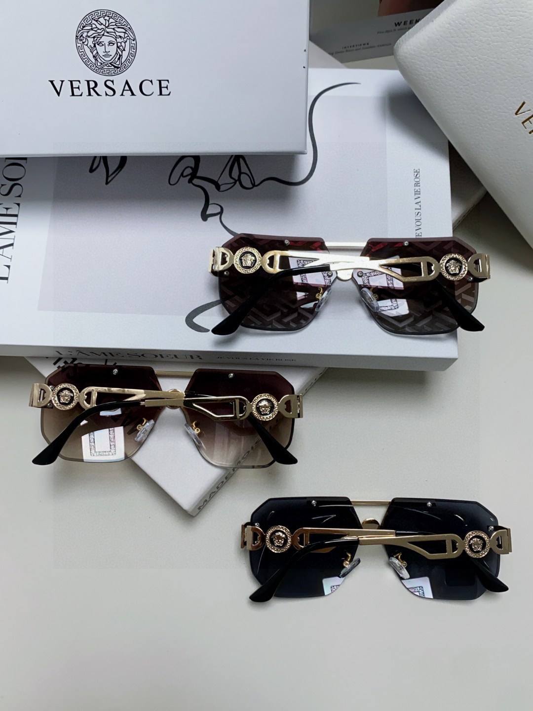  VERSACE范思哲 2025款欧美时尚女方框遮脸连体太阳眼欧洲站护目雕花小红书风墨镜 