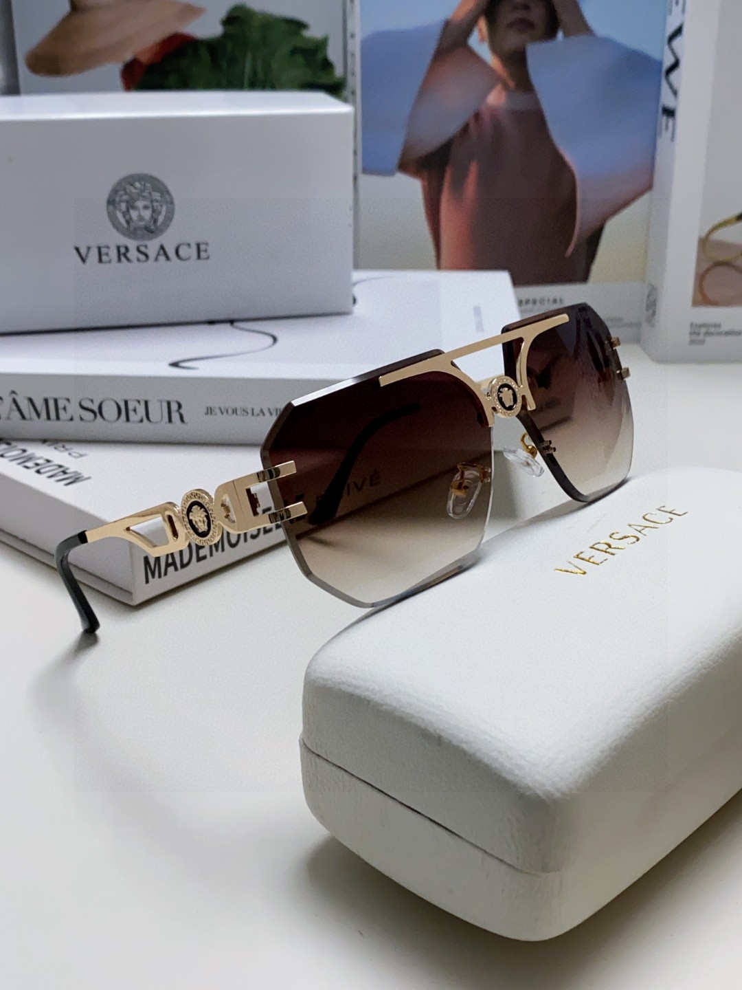  VERSACE范思哲 2025款欧美时尚女方框遮脸连体太阳眼欧洲站护目雕花小红书风墨镜 