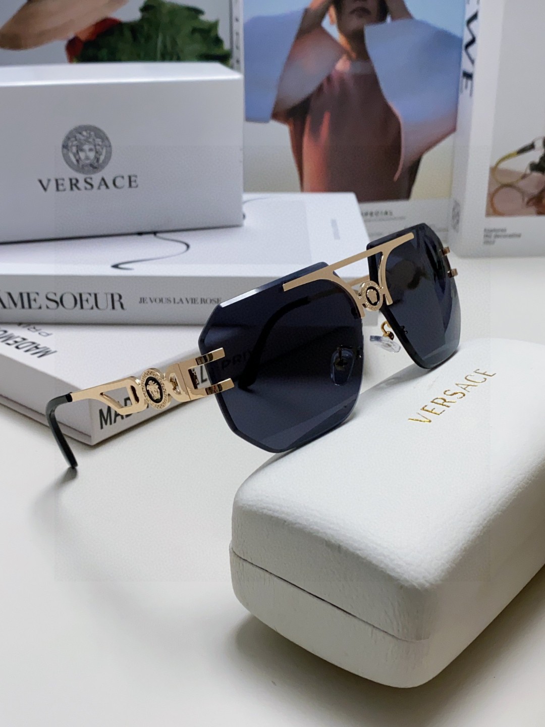  VERSACE范思哲 2025款欧美时尚女方框遮脸连体太阳眼欧洲站护目雕花小红书风墨镜 