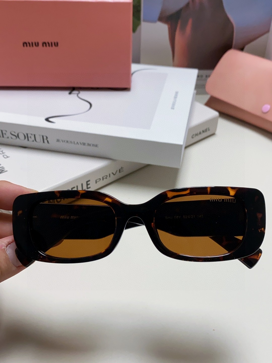  MIU MIU/缪缪 2025新款太阳镜长方形女时尚墨镜个性眼镜双色搭配 MU 08YS