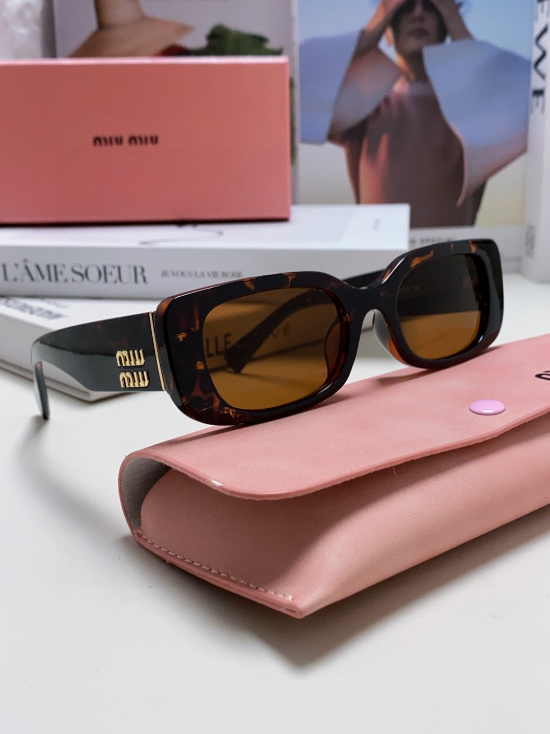 MIU MIU/缪缪 2025新款太阳镜长方形女时尚墨镜个性眼镜双色搭配 MU 08YS