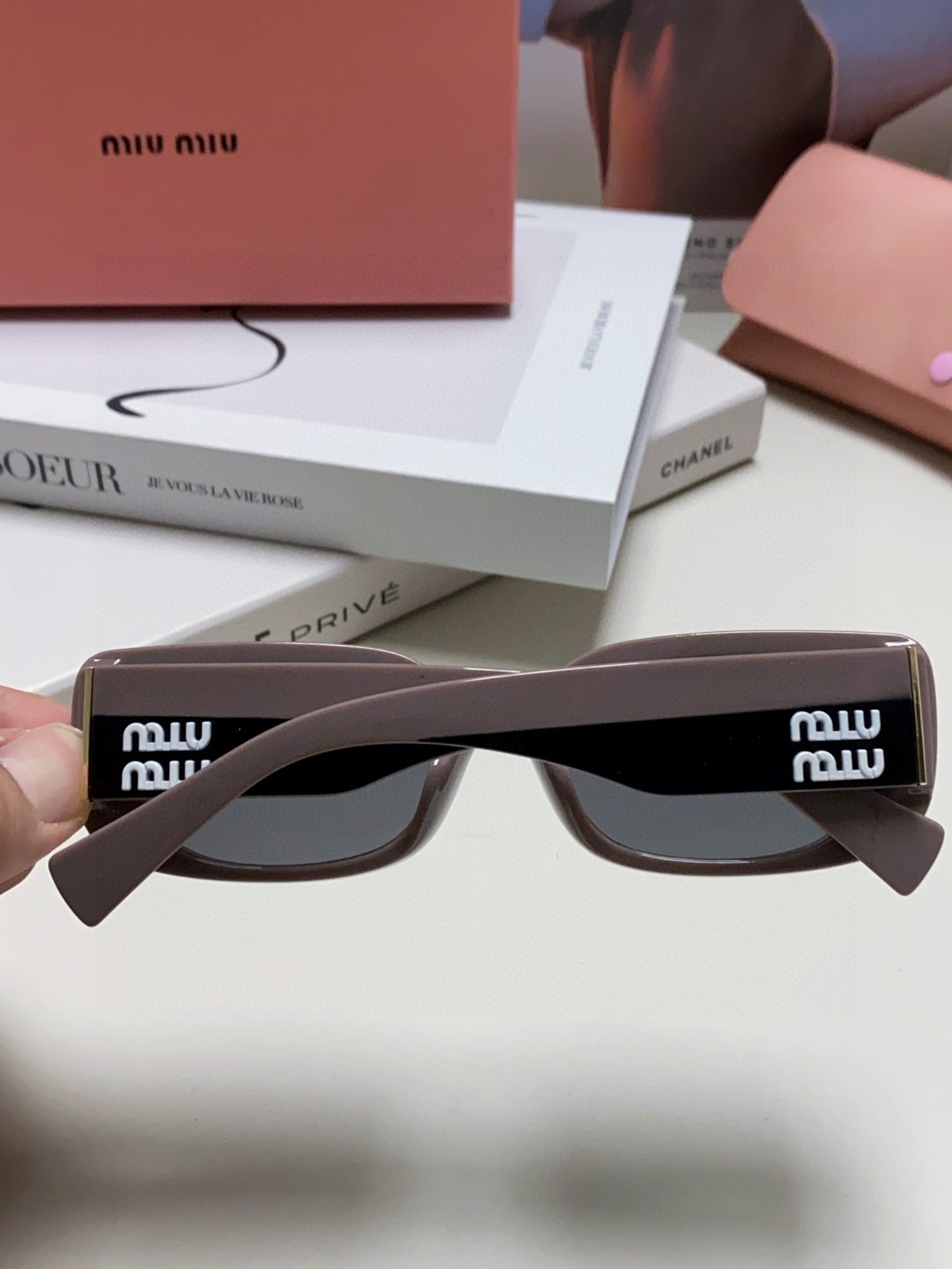  MIU MIU/缪缪 2025新款太阳镜长方形女时尚墨镜个性眼镜双色搭配 MU 08YS