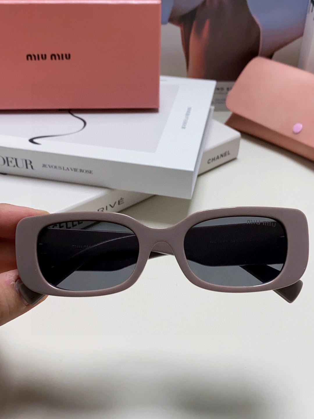  MIU MIU/缪缪 2025新款太阳镜长方形女时尚墨镜个性眼镜双色搭配 MU 08YS