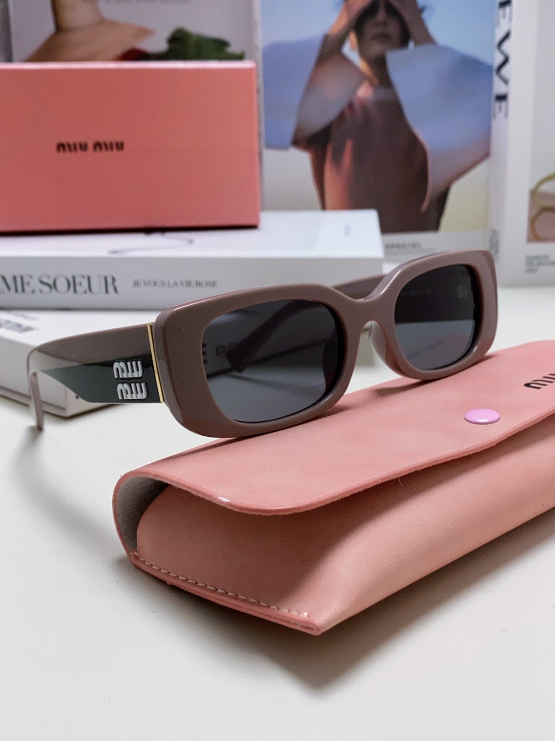  MIU MIU/缪缪 2025新款太阳镜长方形女时尚墨镜个性眼镜双色搭配 MU 08YS