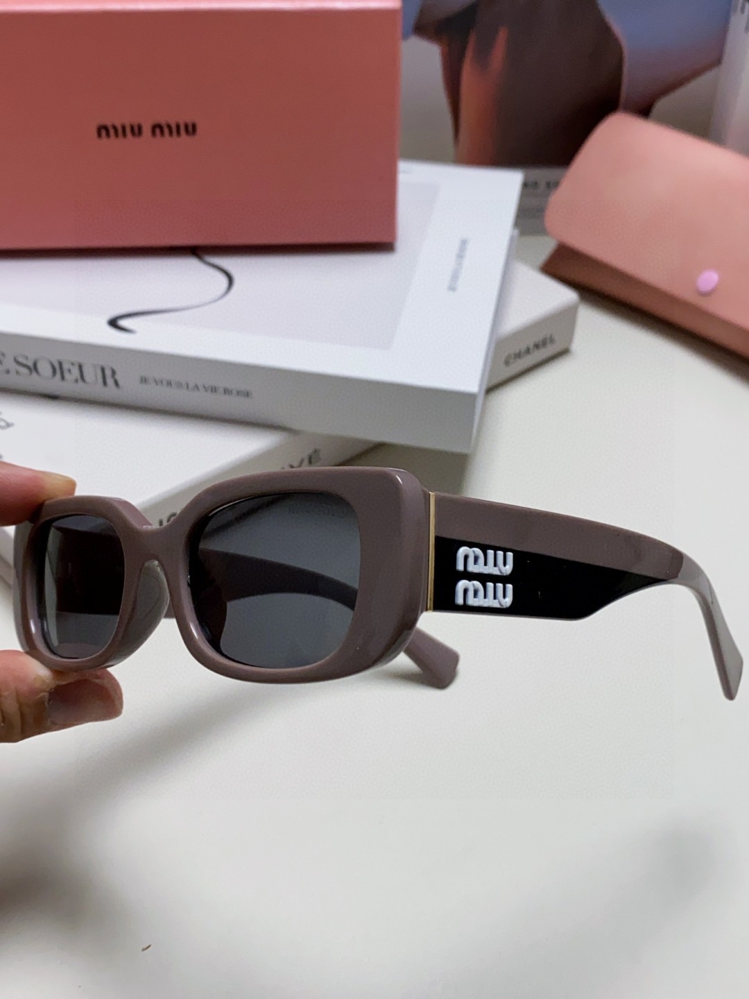  MIU MIU/缪缪 2025新款太阳镜长方形女时尚墨镜个性眼镜双色搭配 MU 08YS