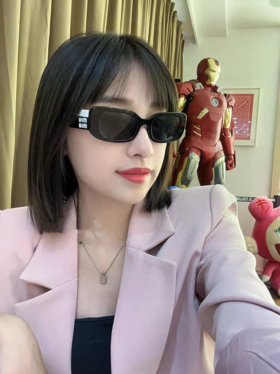  MIU MIU/缪缪 2025新款太阳镜长方形女时尚墨镜个性眼镜双色搭配 MU 08YS