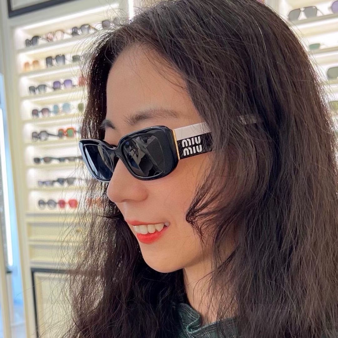  MIU MIU/缪缪 2025新款太阳镜长方形女时尚墨镜个性眼镜双色搭配 MU 08YS