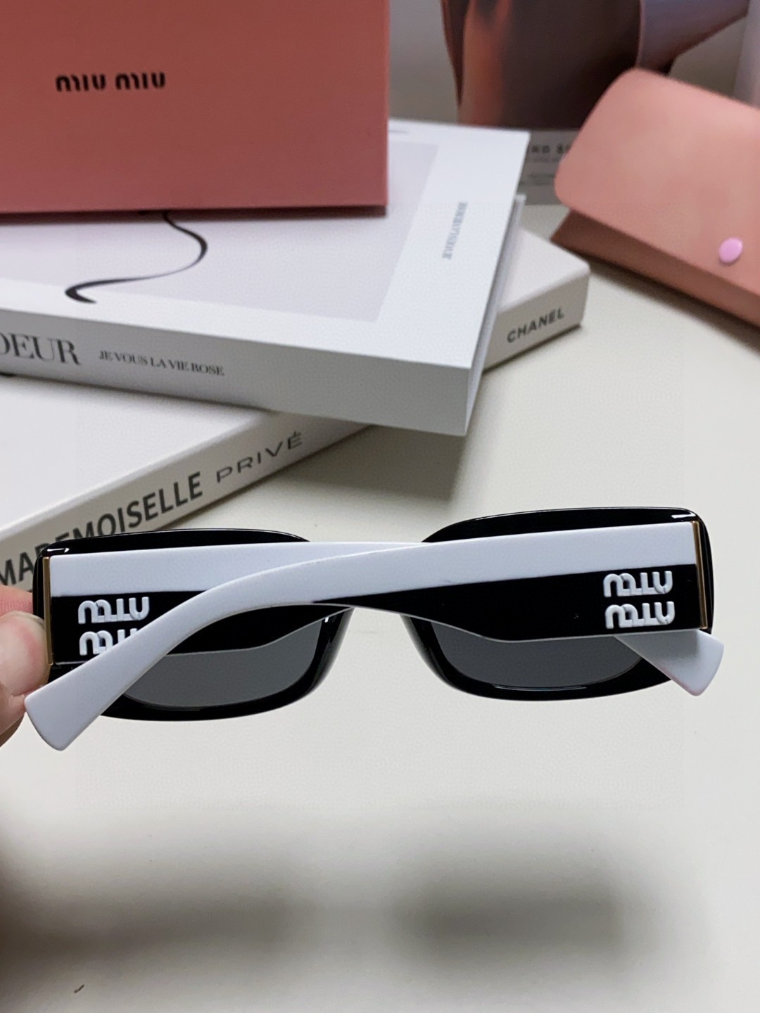  MIU MIU/缪缪 2025新款太阳镜长方形女时尚墨镜个性眼镜双色搭配 MU 08YS