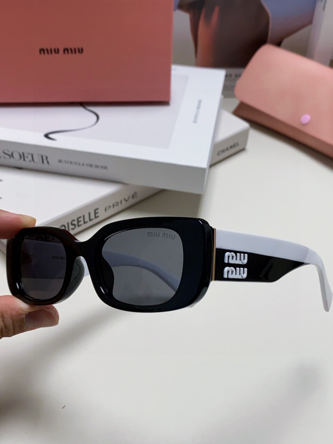  MIU MIU/缪缪 2025新款太阳镜长方形女时尚墨镜个性眼镜双色搭配 MU 08YS