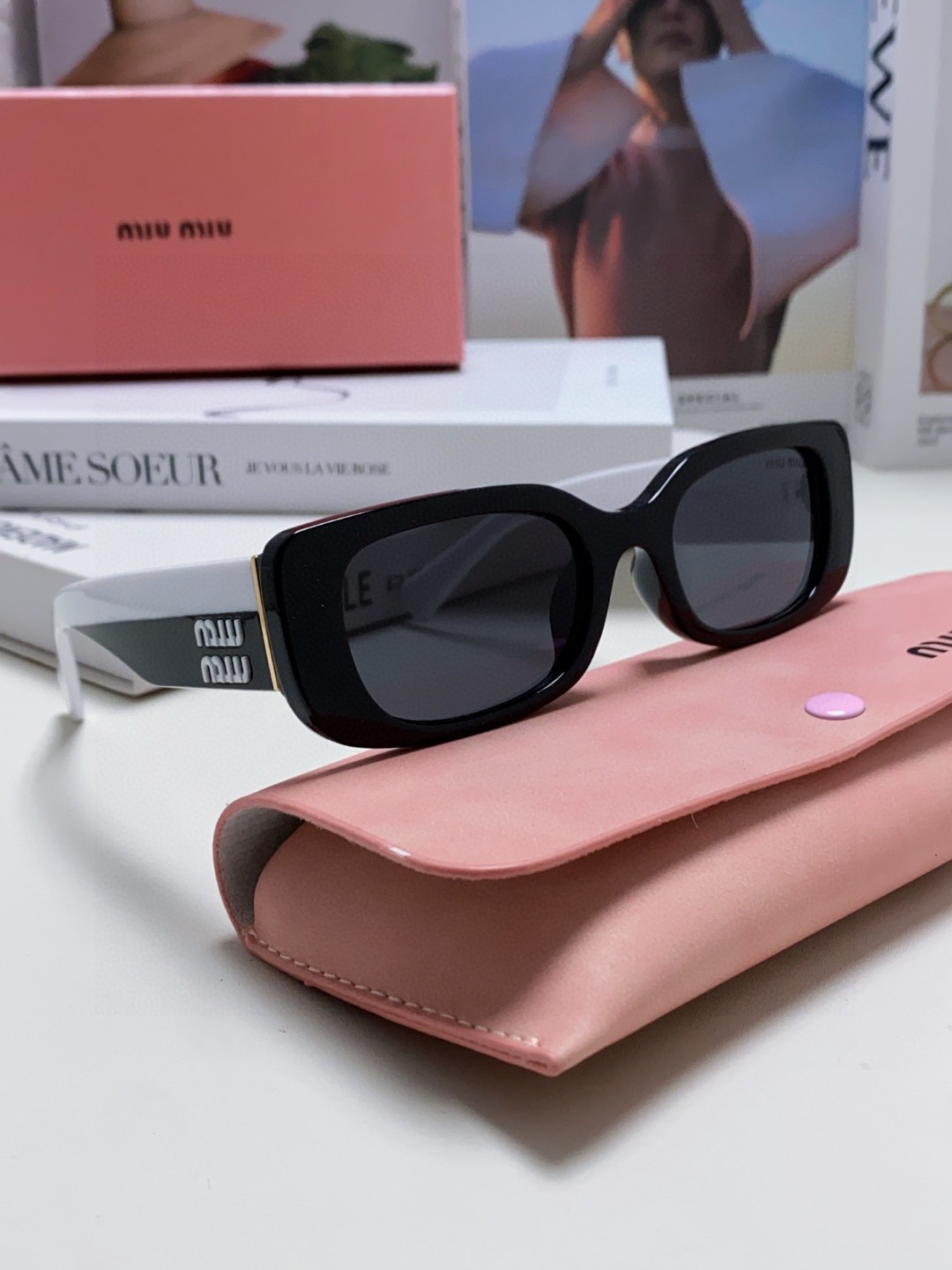  MIU MIU/缪缪 2025新款太阳镜长方形女时尚墨镜个性眼镜双色搭配 MU 08YS