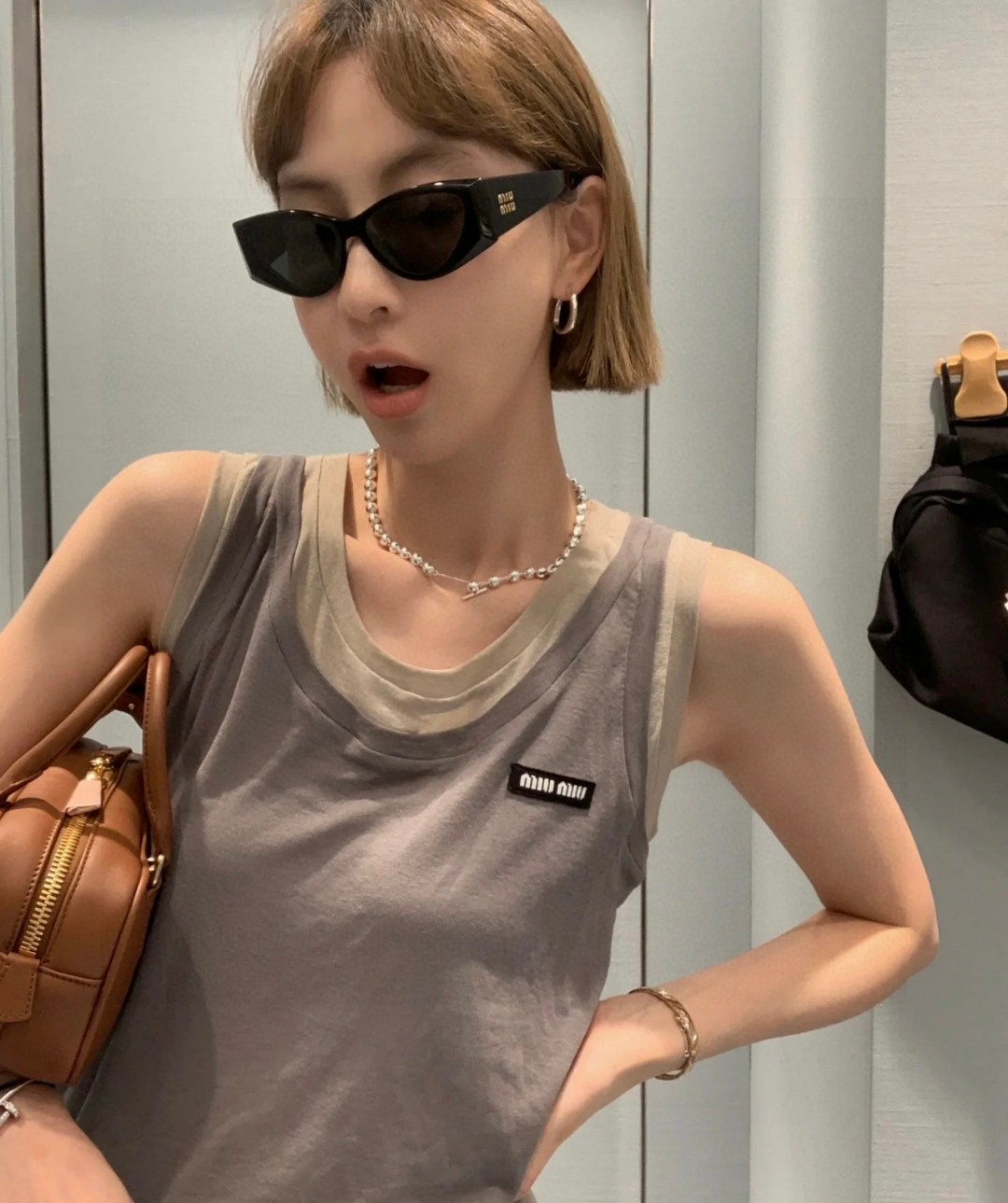  MIUMIU 独家钻石边框切割工艺 上脸百搭 猫眼女墨镜时尚休闲素颜百搭显脸小遮阳太阳镜0MU06YS