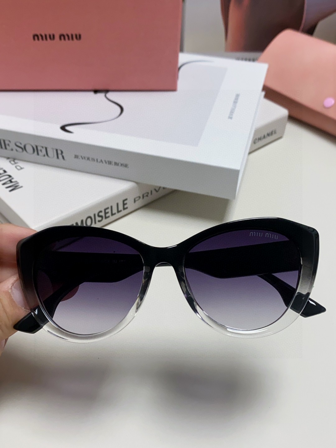  MiuMiu缪缪 2025年墨镜女高级感猫眼框时代少年团同款太阳镜女士爆款 