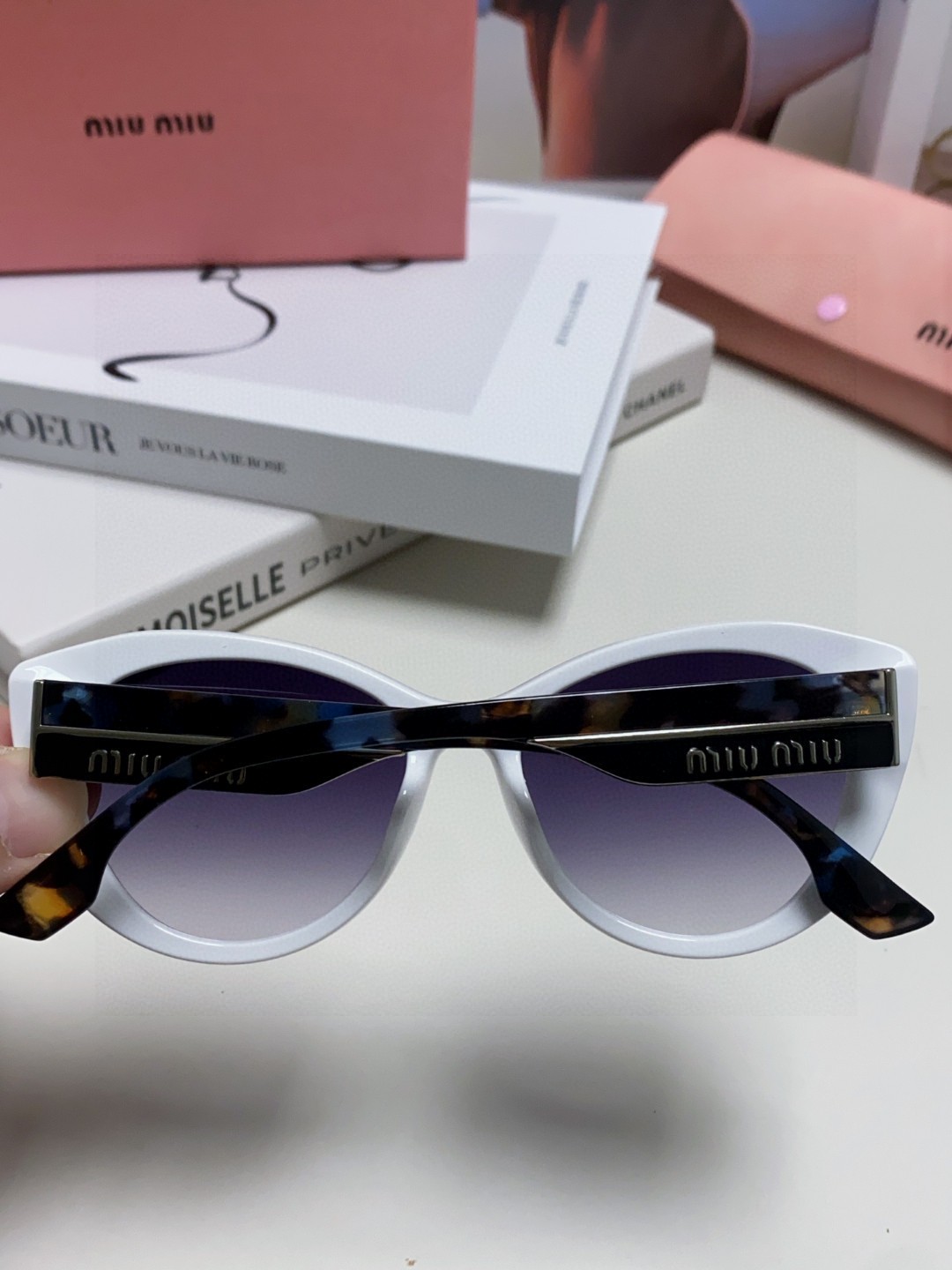  MiuMiu缪缪 2025年墨镜女高级感猫眼框时代少年团同款太阳镜女士爆款 