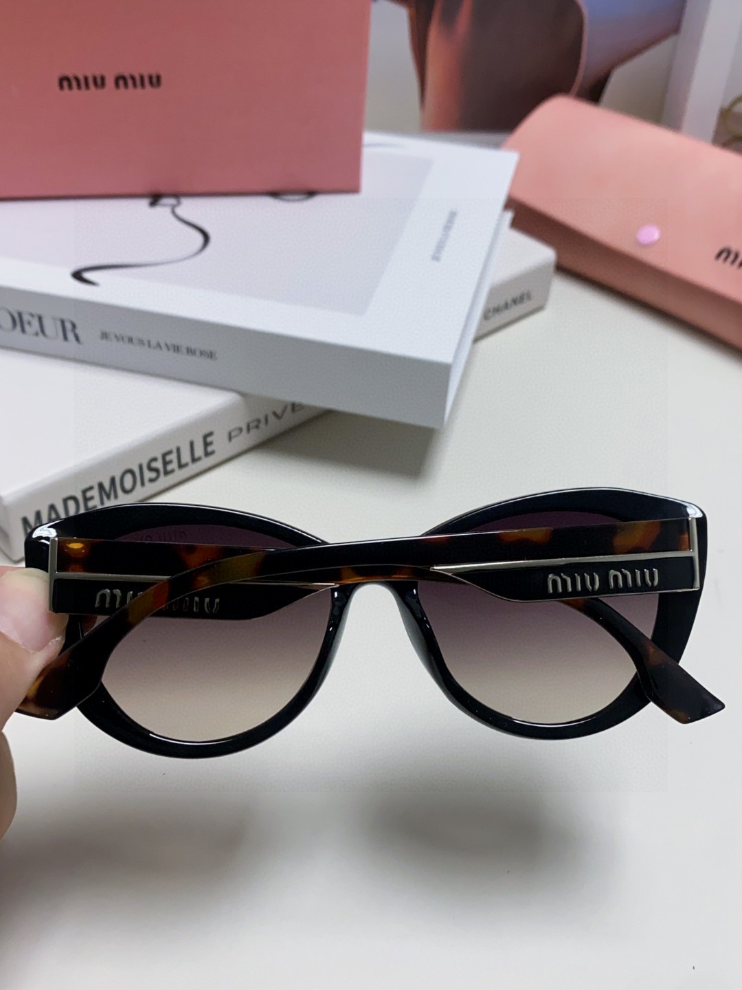 MiuMiu缪缪 2025年墨镜女高级感猫眼框时代少年团同款太阳镜女士爆款 