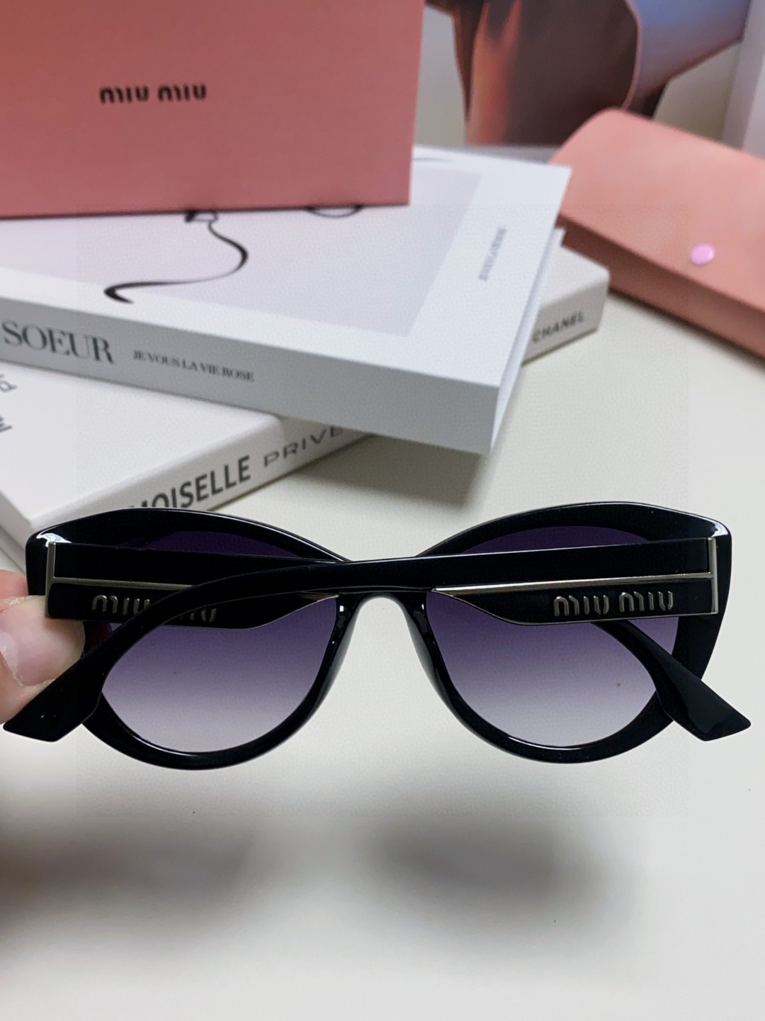  MiuMiu缪缪 2025年墨镜女高级感猫眼框时代少年团同款太阳镜女士爆款 
