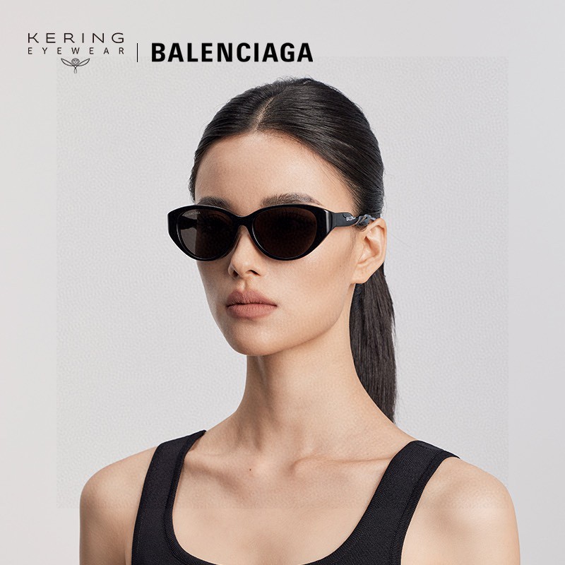  BALENCIAGA巴黎世家 最新 版型很特别的设计让人一眼爱上 简约小框设计 品质高超