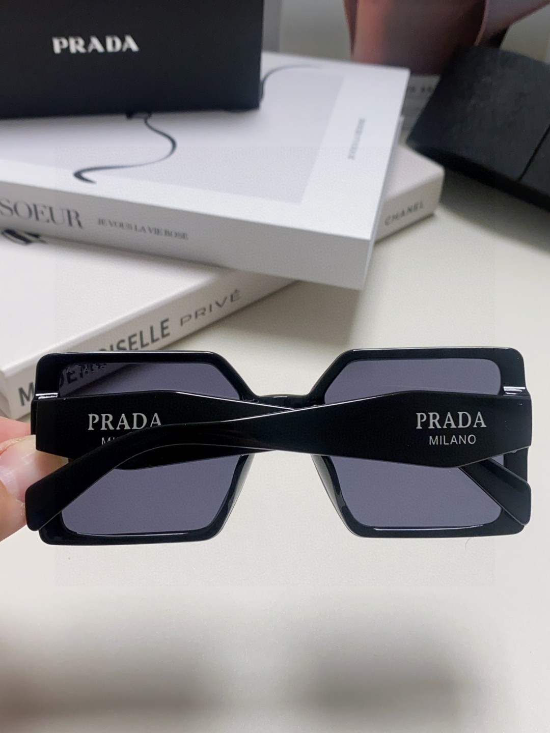  Prada普拉达 2025新款时尚简约圆脸个性渐变太阳眼镜方形韩版防紫外线复古ins墨镜