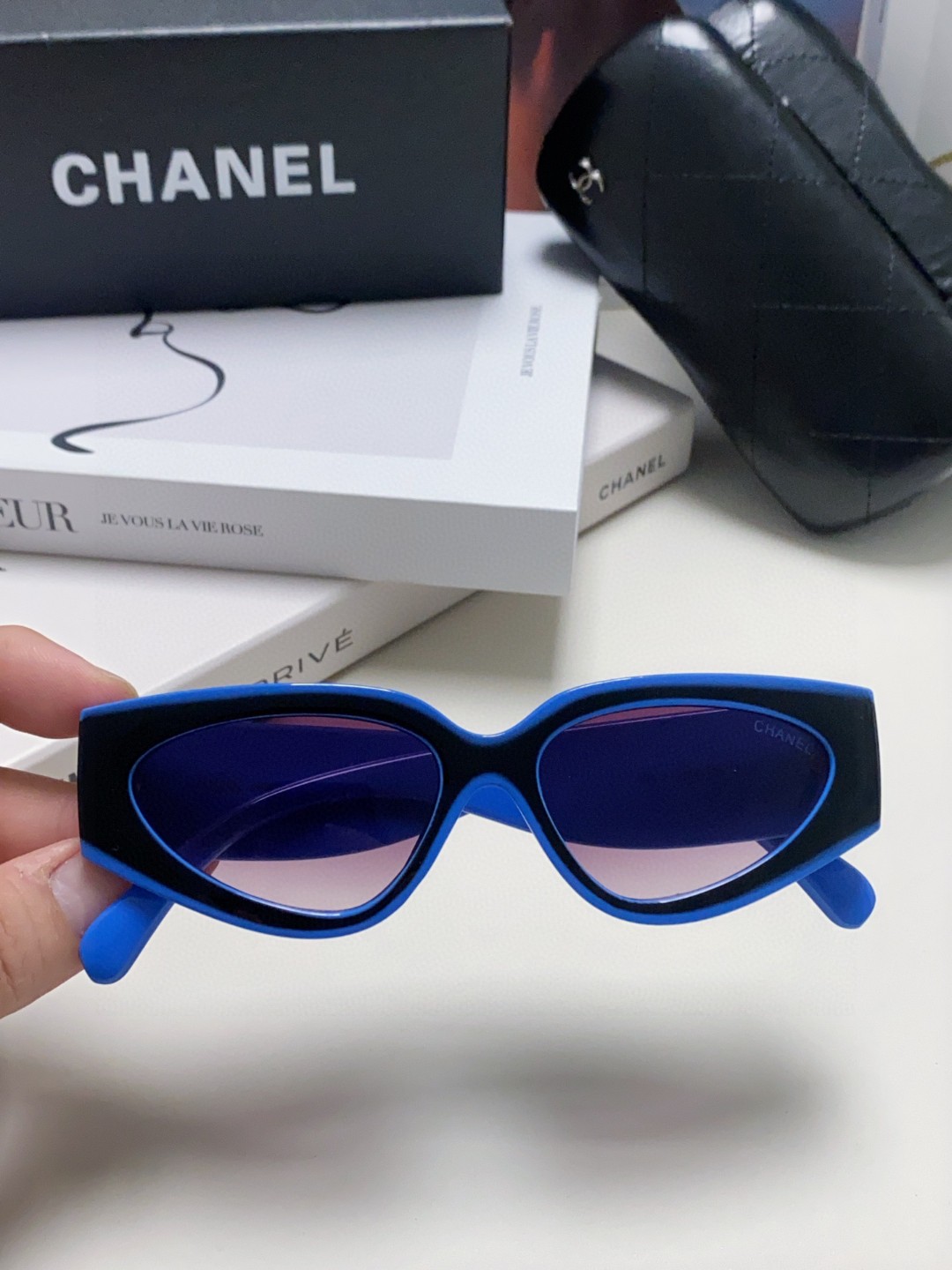  Chanel香奈儿 2025新款墨镜猫眼太阳镜窄框女韩版24SS镜框熊猫黑白配色新款 女款