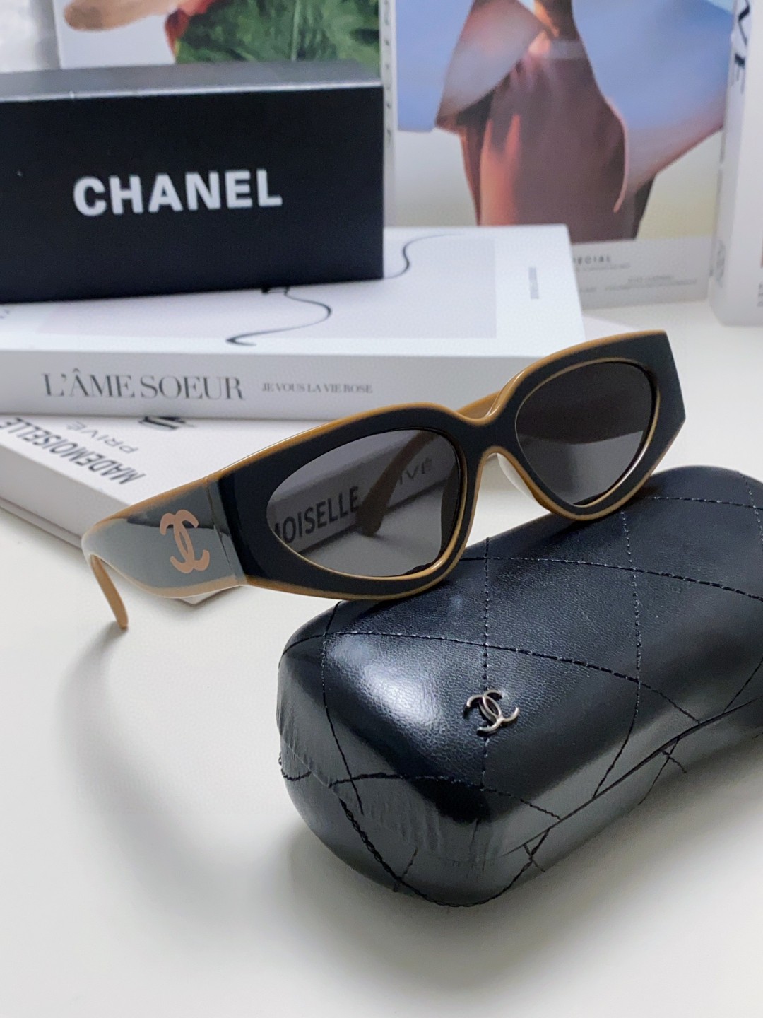  Chanel香奈儿 2025新款墨镜猫眼太阳镜窄框女韩版24SS镜框熊猫黑白配色新款 女款
