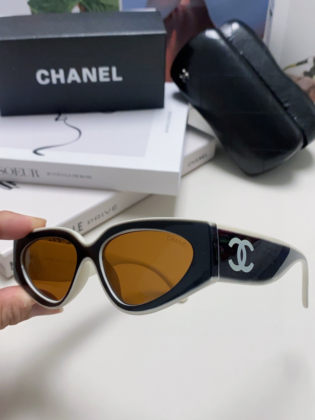  Chanel香奈儿 2025新款墨镜猫眼太阳镜窄框女韩版24SS镜框熊猫黑白配色新款 女款