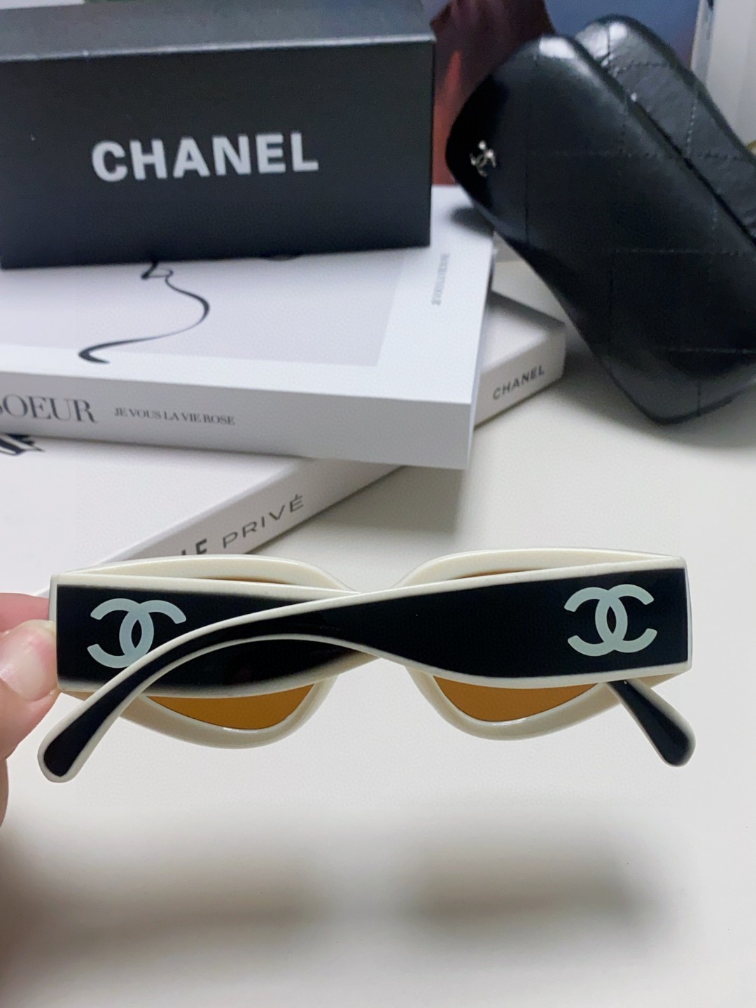  Chanel香奈儿 2025新款墨镜猫眼太阳镜窄框女韩版24SS镜框熊猫黑白配色新款 女款
