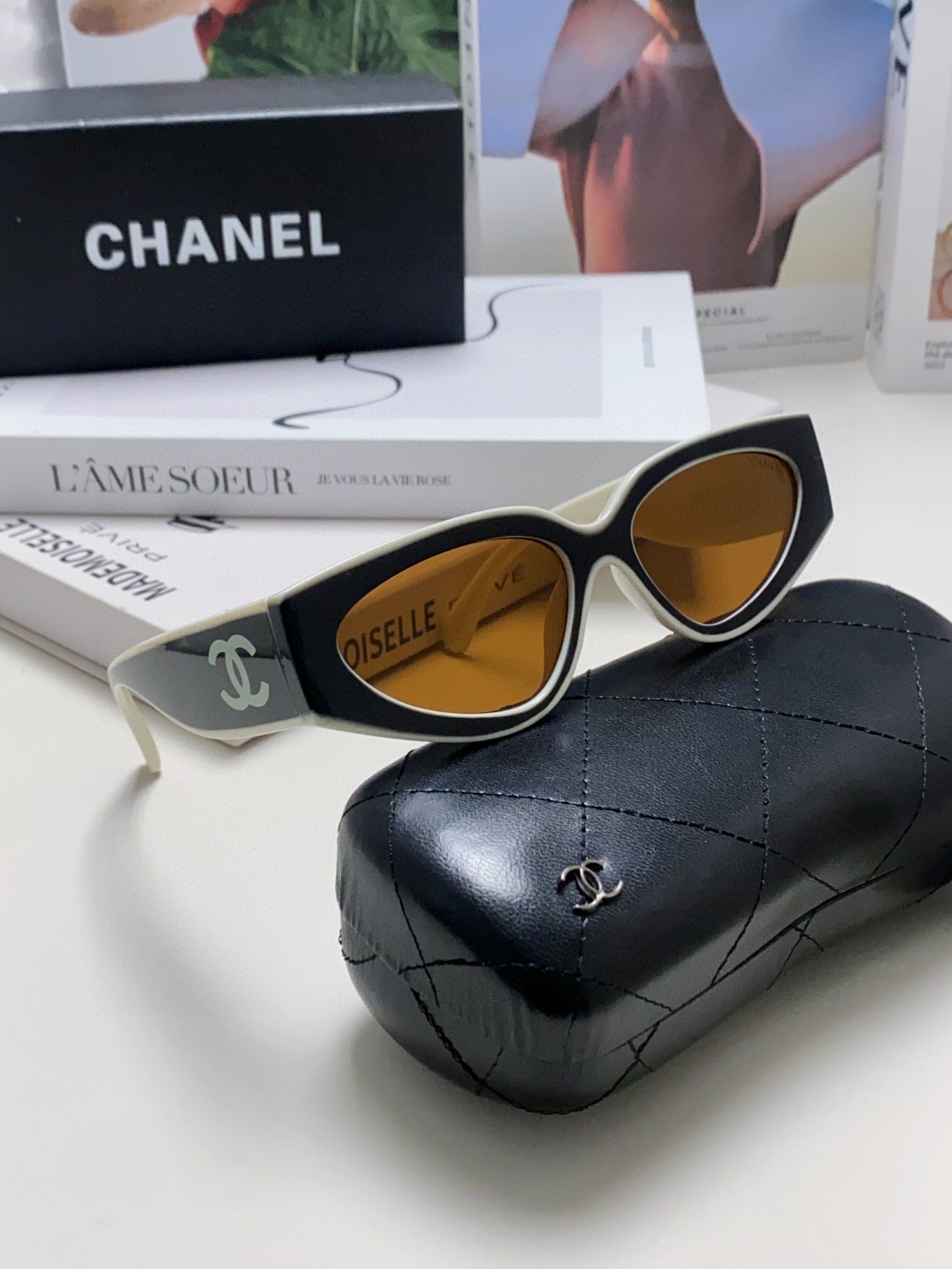  Chanel香奈儿 2025新款墨镜猫眼太阳镜窄框女韩版24SS镜框熊猫黑白配色新款 女款
