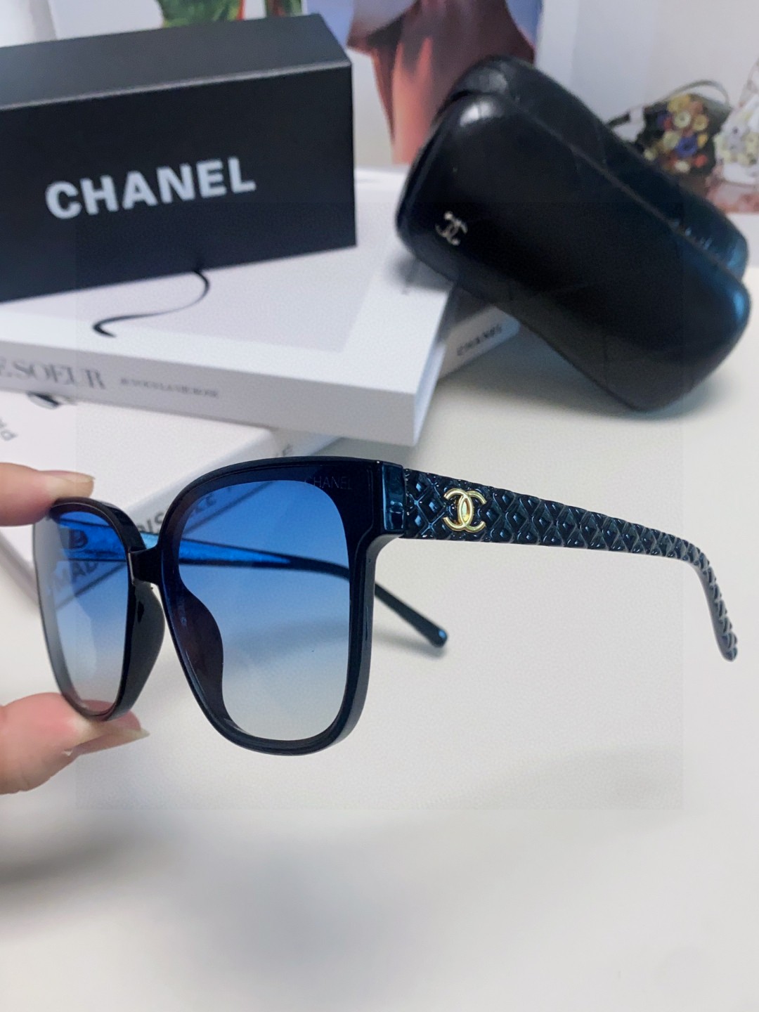  CHANEL香奈儿 2025新款小红书香同款太阳镜 字母镜腿大方框防紫外线墨镜