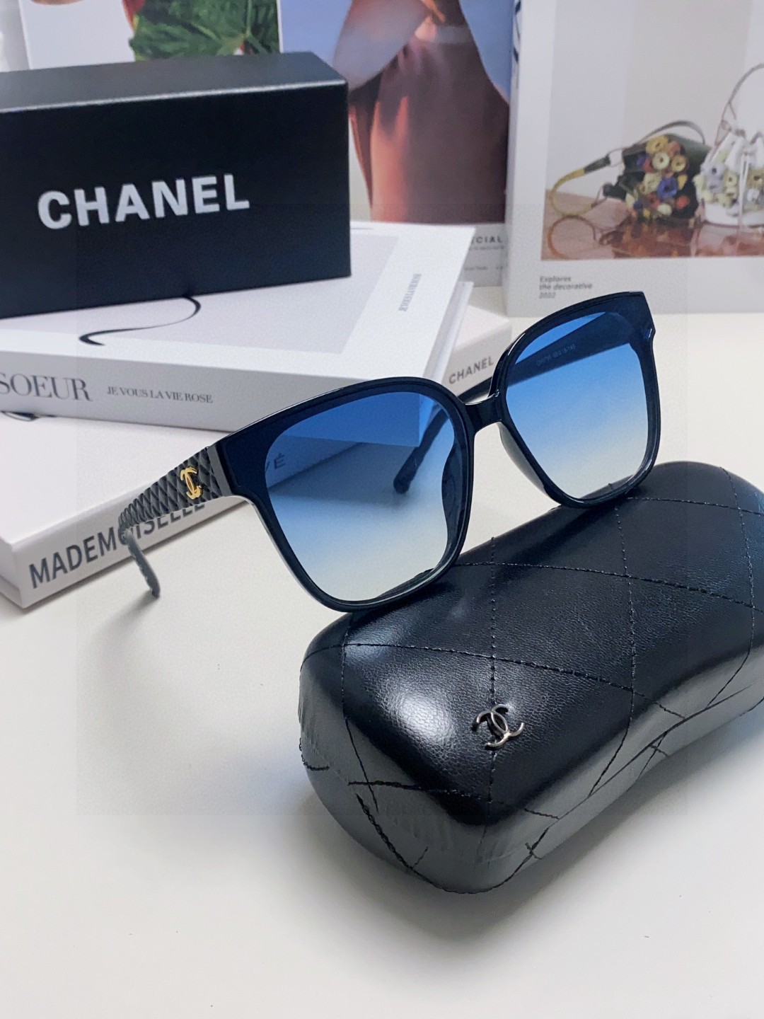  CHANEL香奈儿 2025新款小红书香同款太阳镜 字母镜腿大方框防紫外线墨镜