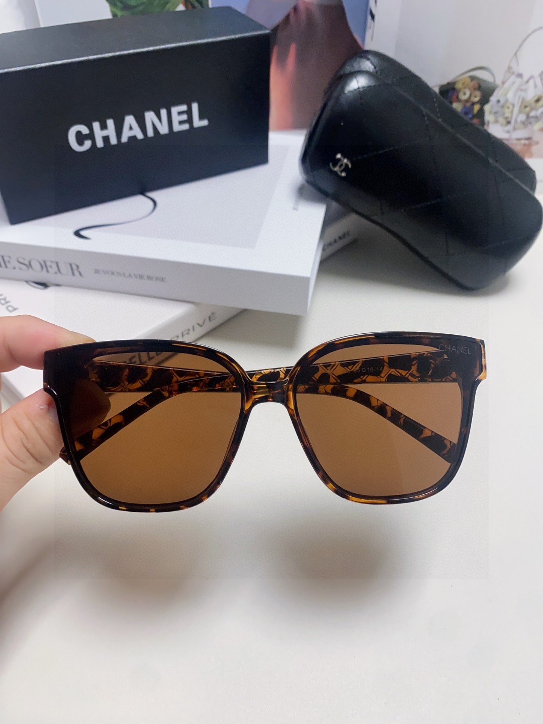  CHANEL香奈儿 2025新款小红书香同款太阳镜 字母镜腿大方框防紫外线墨镜