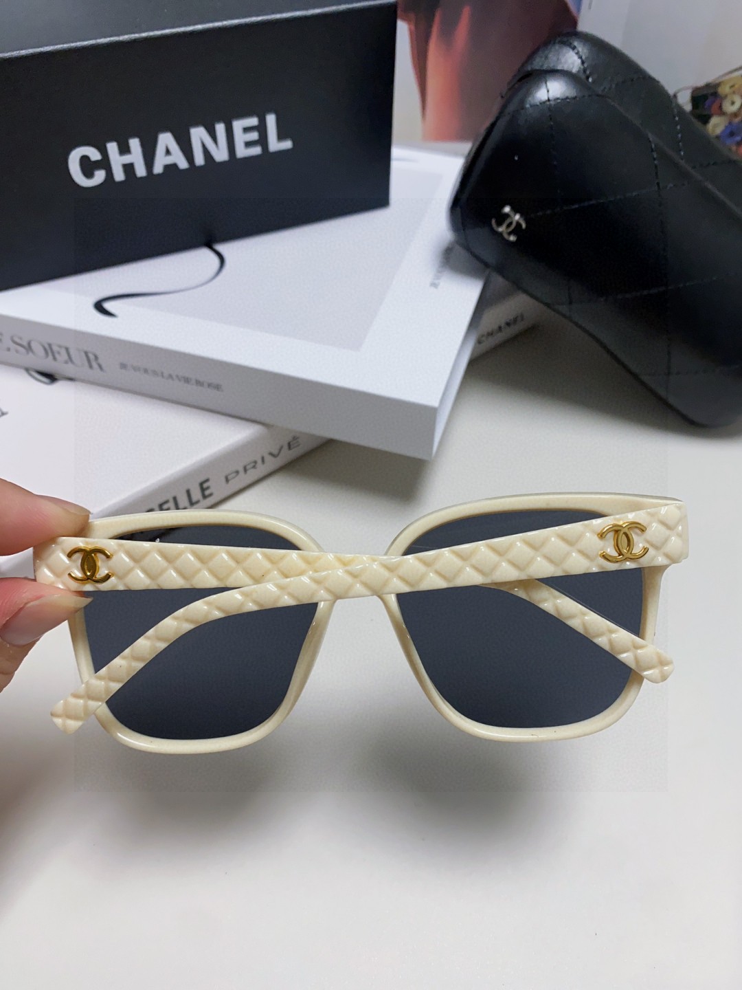  CHANEL香奈儿 2025新款小红书香同款太阳镜 字母镜腿大方框防紫外线墨镜