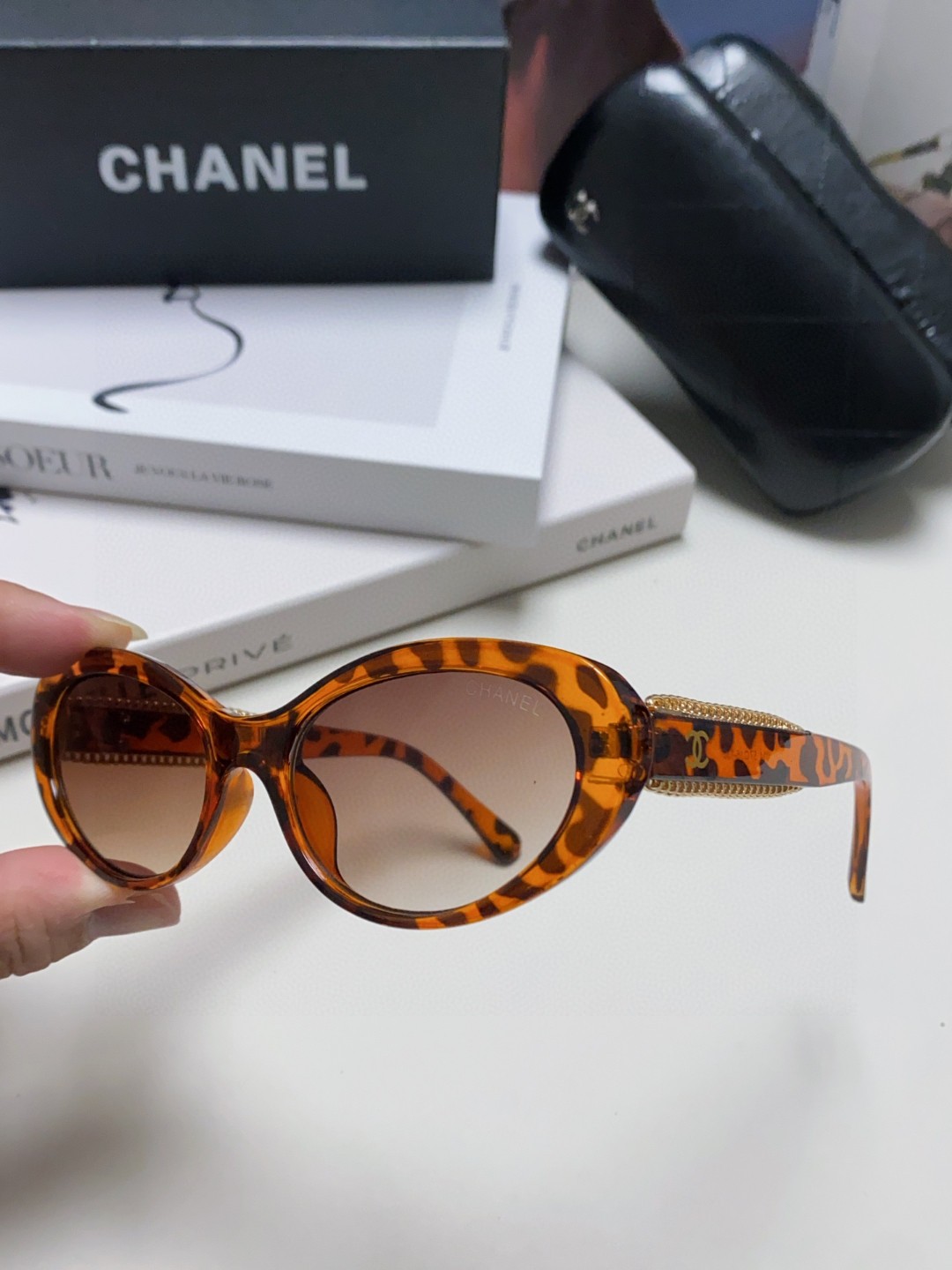   Chanel香奈儿 2025秀款 精致手工链条⛓️搭配双c 标志
高定限量
