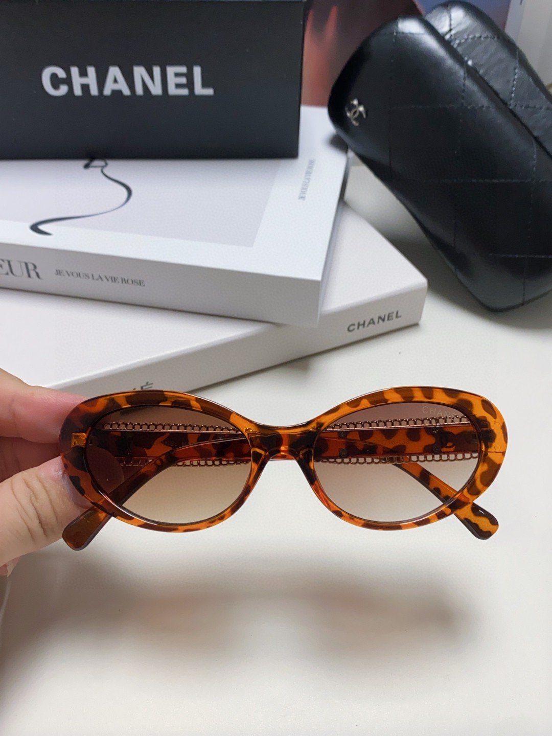   Chanel香奈儿 2025秀款 精致手工链条⛓️搭配双c 标志
高定限量
