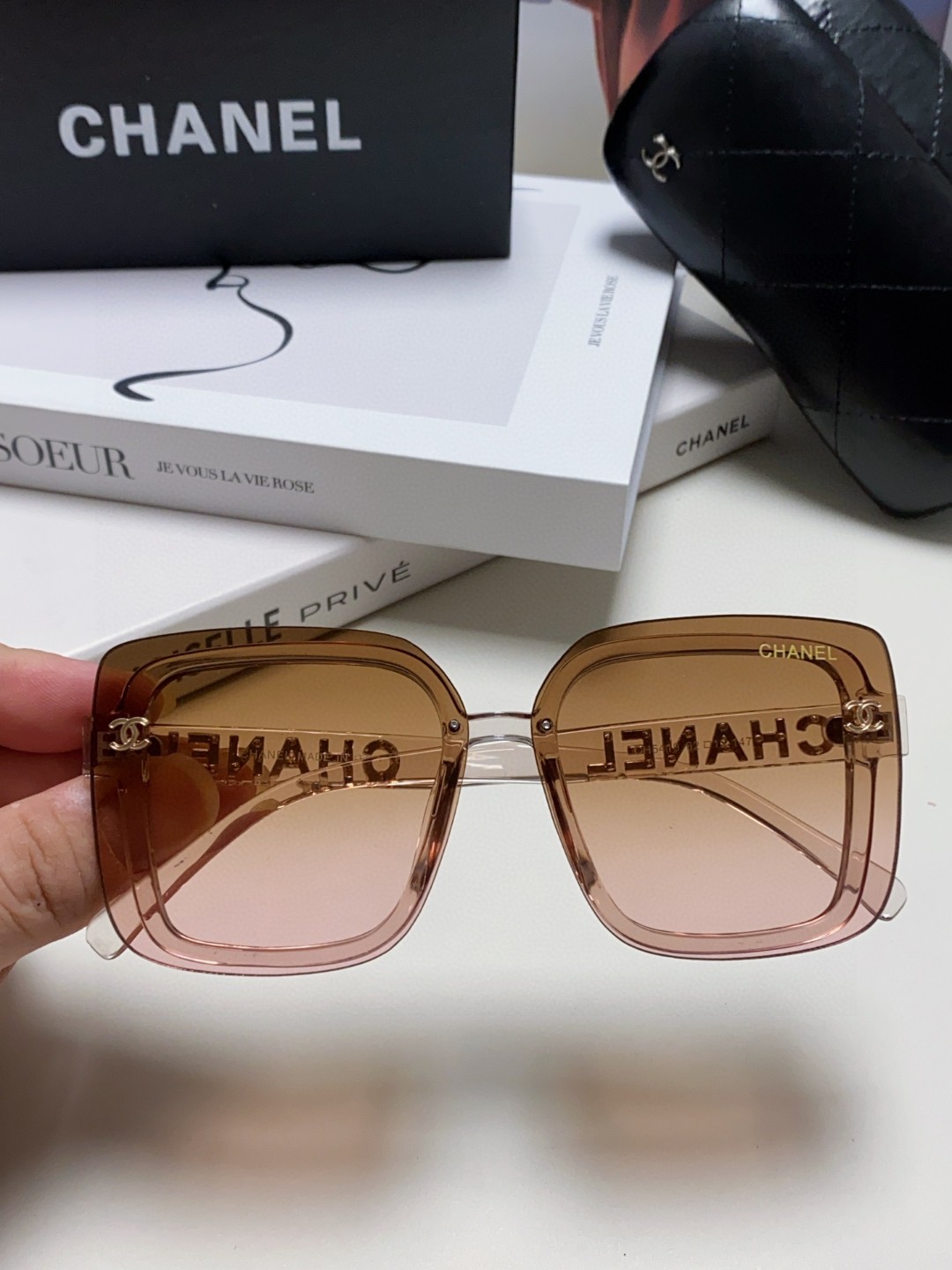  Chanel香奈儿网红爆款太阳镜🕶️，遮阳修饰脸型神器