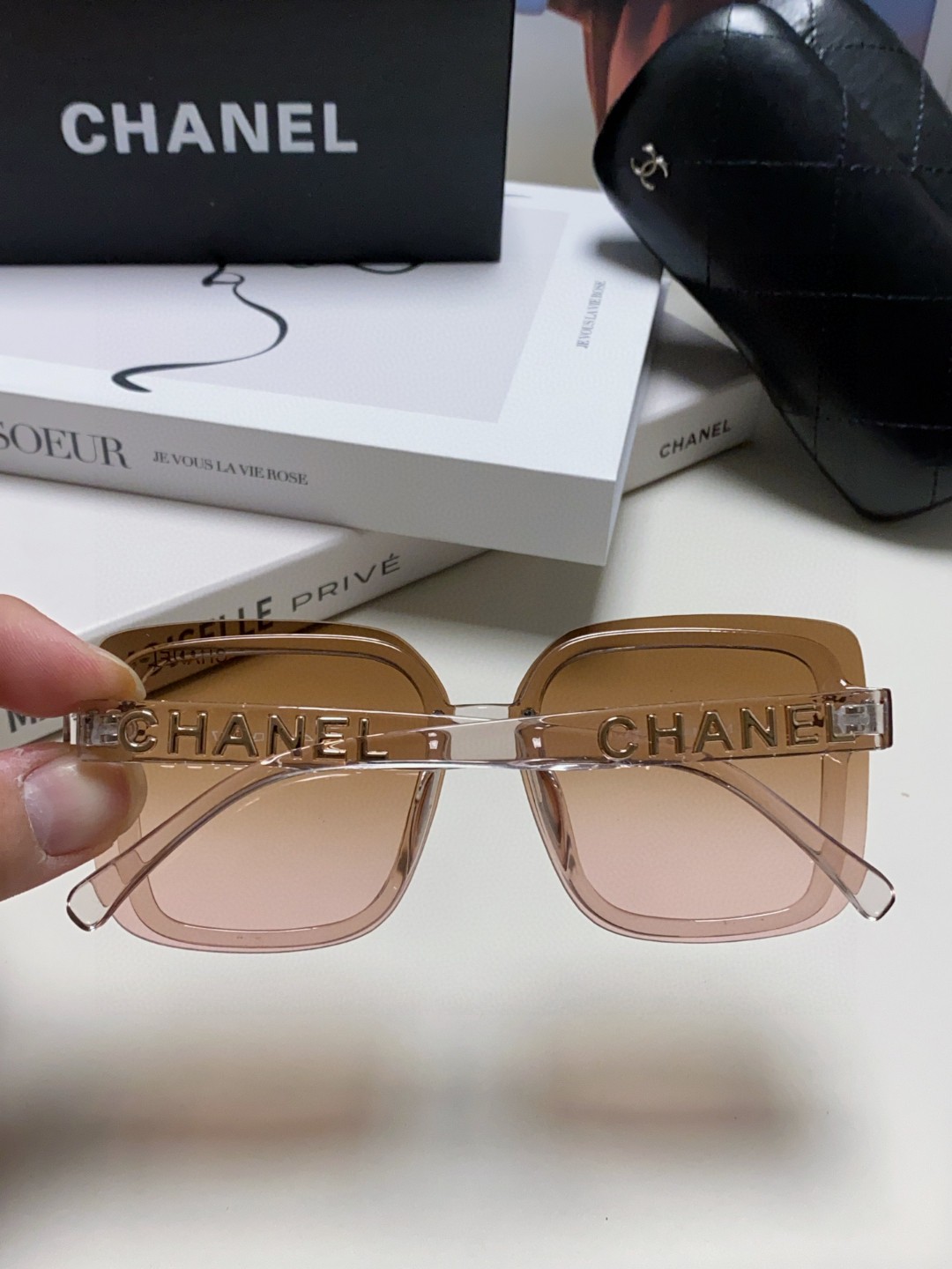  Chanel香奈儿网红爆款太阳镜🕶️，遮阳修饰脸型神器