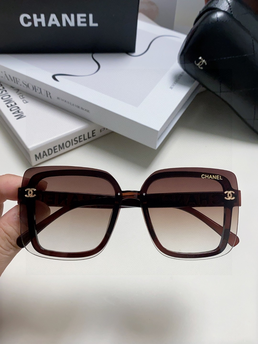  Chanel香奈儿网红爆款太阳镜🕶️，遮阳修饰脸型神器