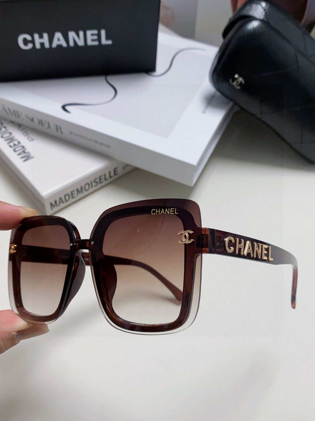  Chanel香奈儿网红爆款太阳镜🕶️，遮阳修饰脸型神器