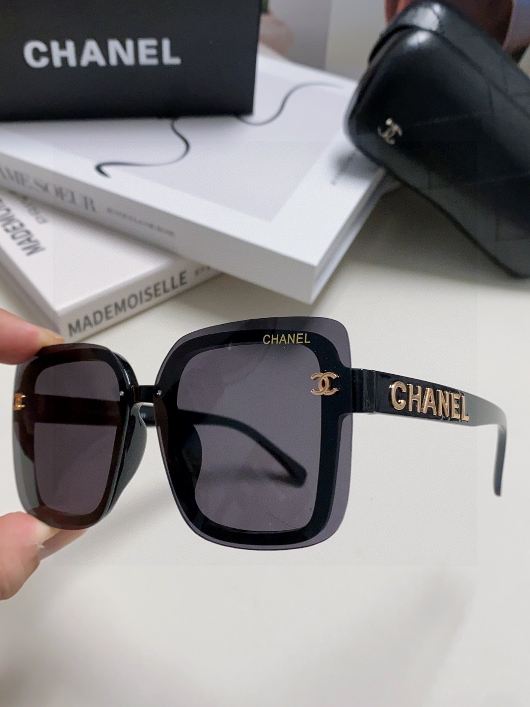  Chanel香奈儿网红爆款太阳镜🕶️，遮阳修饰脸型神器