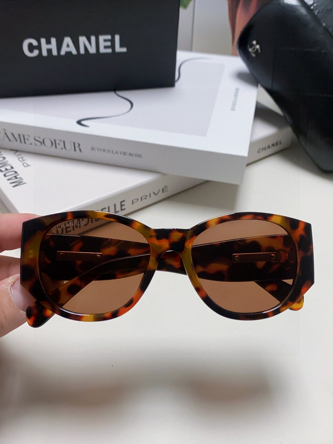  Chanel香奈儿 25新品墨镜女方圆脸太阳眼镜偏光猫眼镜框  宽腿 网红爆款 女士墨镜