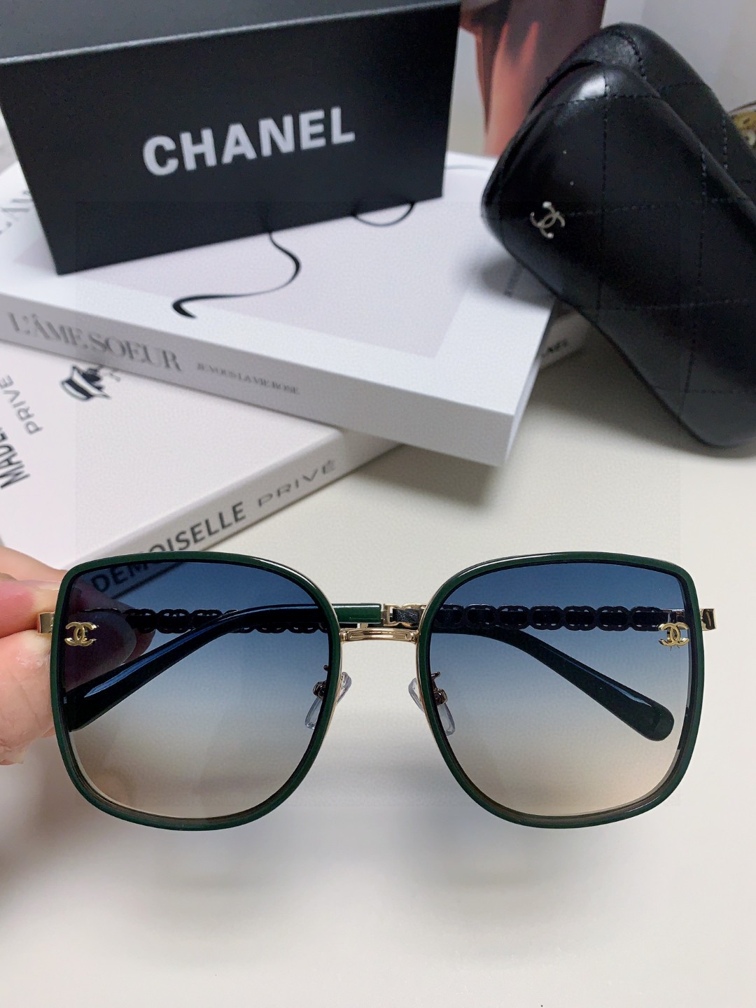  Chanel 香奈儿 2025新品网红同款女士太阳眼镜时尚潮流墨镜开车防紫外线墨镜 新款链条双c 