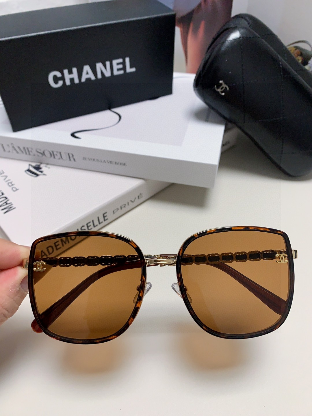  Chanel 香奈儿 2025新品网红同款女士太阳眼镜时尚潮流墨镜开车防紫外线墨镜 新款链条双c 