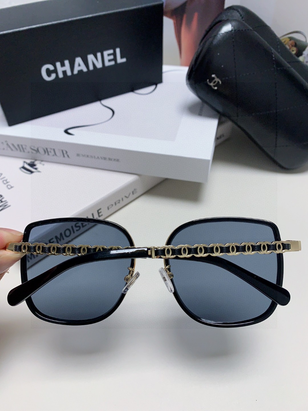  Chanel 香奈儿 2025新品网红同款女士太阳眼镜时尚潮流墨镜开车防紫外线墨镜 新款链条双c 