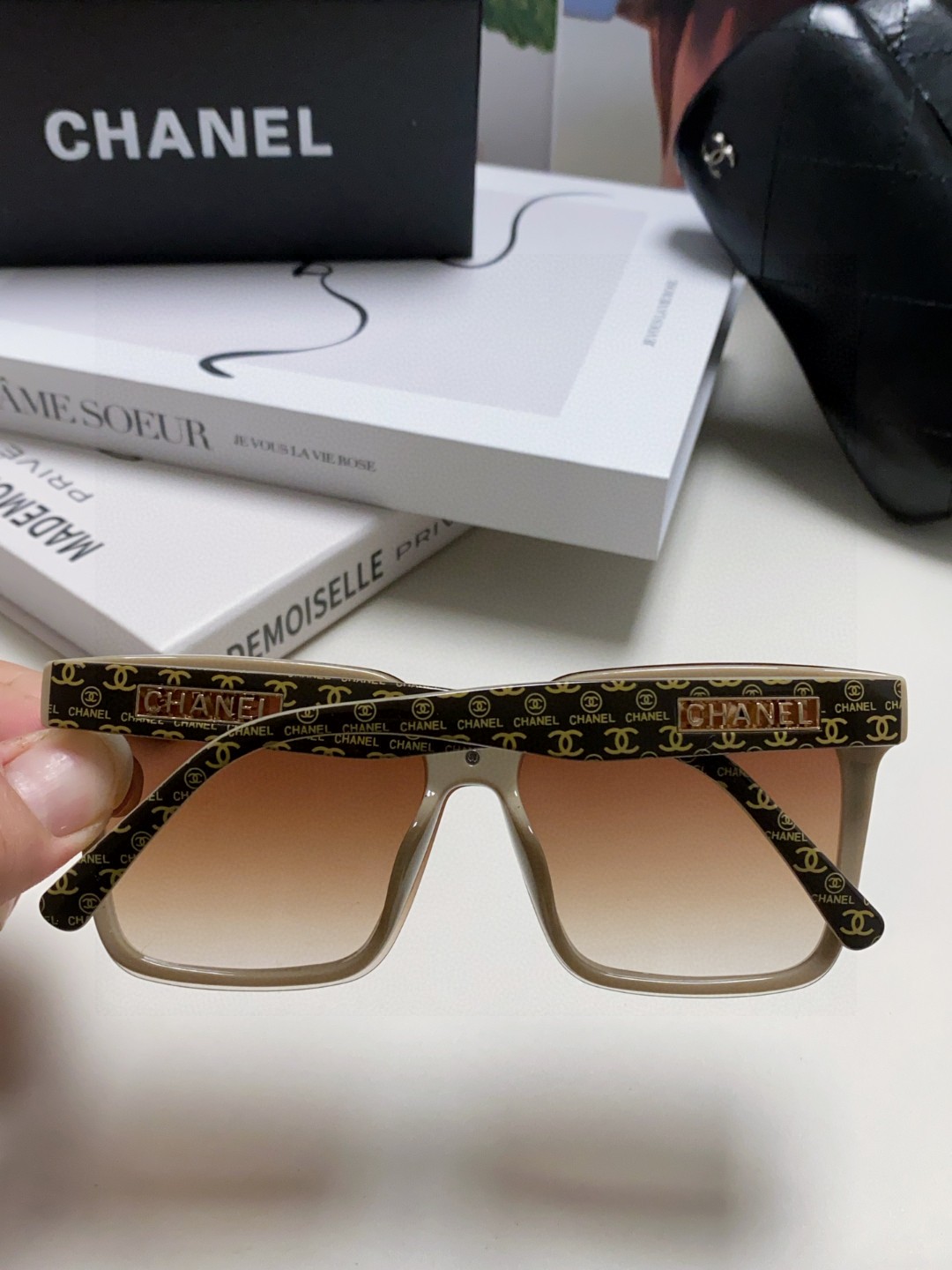  Chanel香奈儿 太阳镜🕶️圆脸宝看过来，超遮肉肉脸，显脸小川小香风25新款大方框墨镜百搭显瘦，巨显