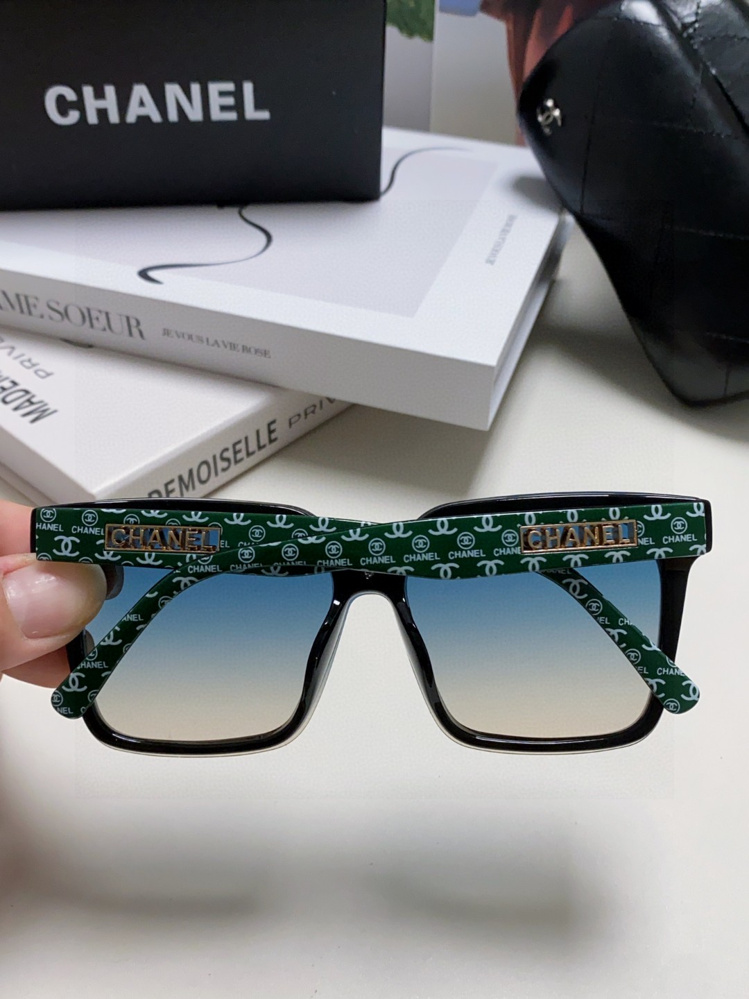  Chanel香奈儿 太阳镜🕶️圆脸宝看过来，超遮肉肉脸，显脸小川小香风25新款大方框墨镜百搭显瘦，巨显