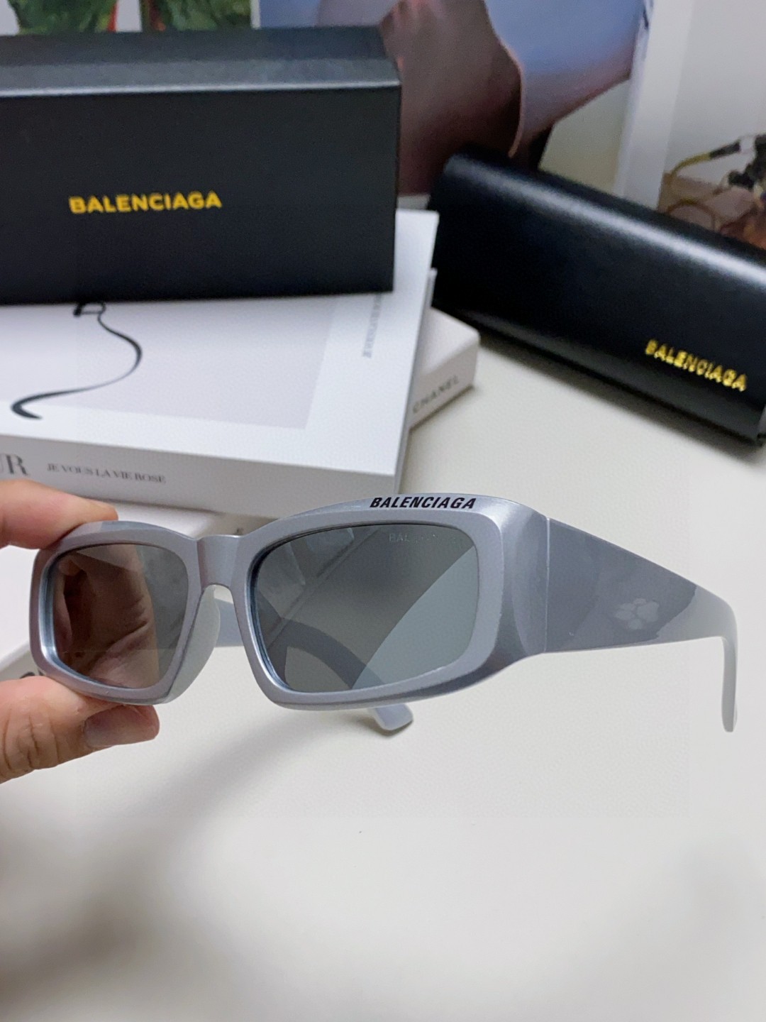  BALENCIAGA 巴黎世家 新款太阳 春夏最新太阳镜  百搭时尚 品质高超 方形